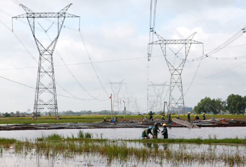 Bắt đầu cắt điện hai mạch đường dây 500kV Bắc Nam ảnh 1